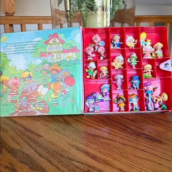 Strawberry Shortcake vintage miniatures with case - Picture 3 of 16
